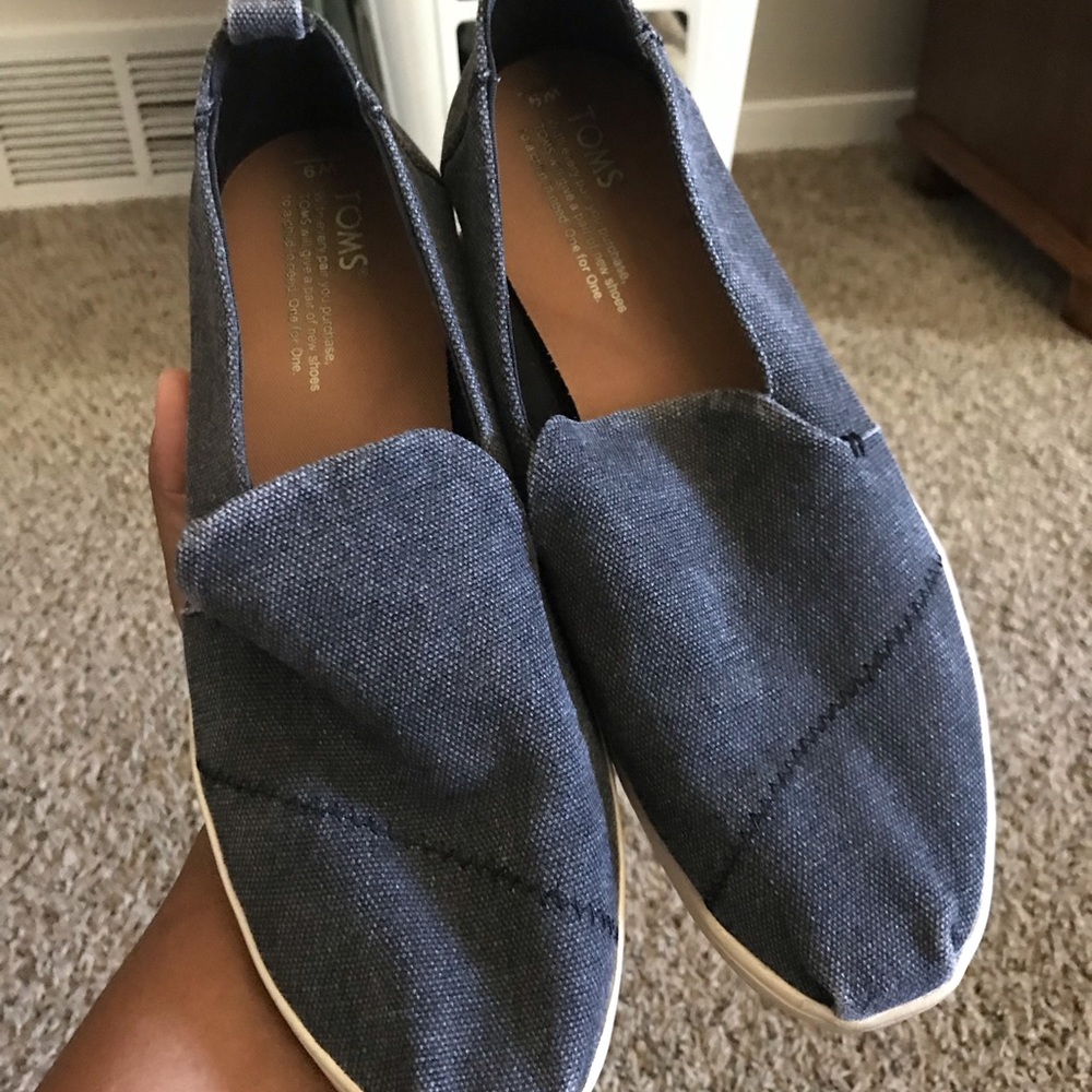 Toms Canvas Shoes